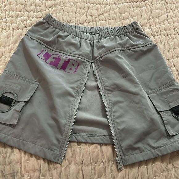 LF the brand Gray Elastic Waistband Skirt size small - Picture 7 of 8